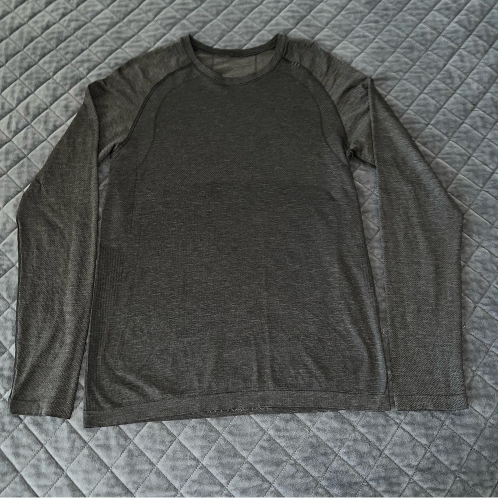 Lululemon Metal Vent Shirt Men’s Small Long Sleeve Gray A2